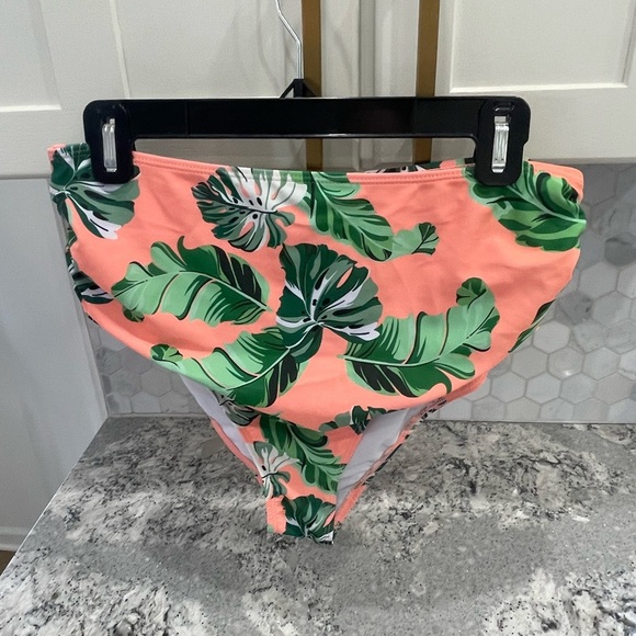 Two piece tropical swimsuit - Picture 6 of 8